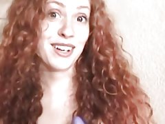 Karvane punapea bonnie masturbates lilla dildo