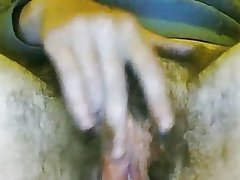 Karvane tuss tüdruk masturbating 2